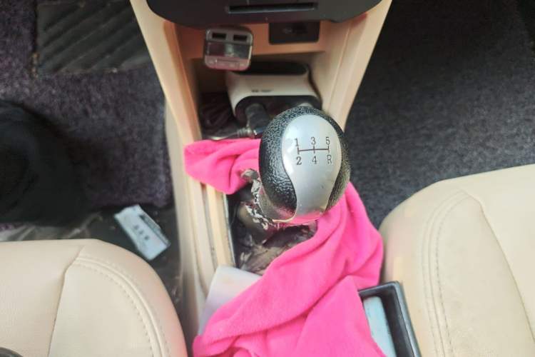 Used Chery Fengyun 2 2015 1.5L Manual New Edition Gear Lever