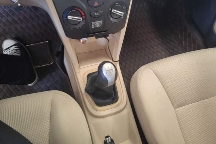 Used Chery Fengyun 2 2015 1.5L Manual New Edition Gear Lever