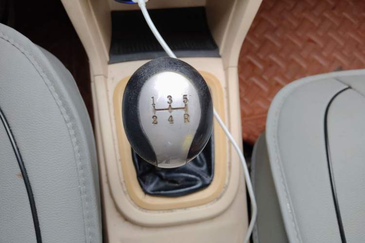 Used Chery Fengyun 2 2015 1.5L Manual New Edition Gear Lever