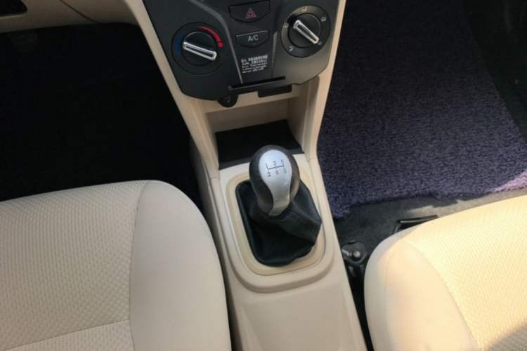 Used Chery Fengyun 2 2015 1.5L Manual New Edition Gear Lever