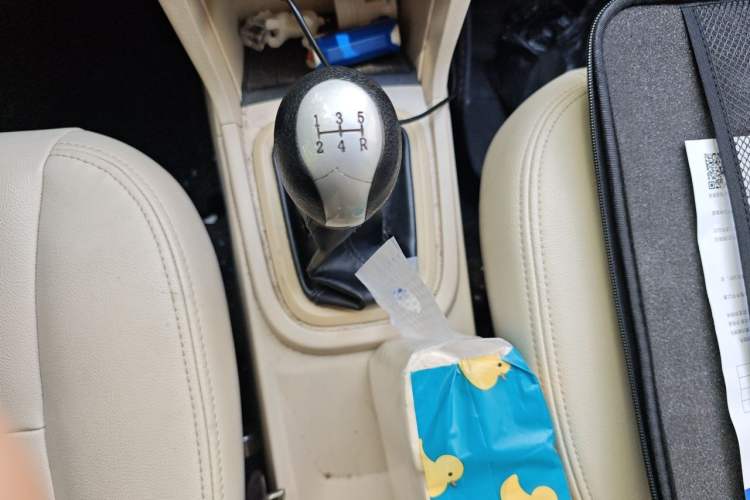 Used Chery Fengyun 2 2015 1.5L Manual New Edition Gear Lever