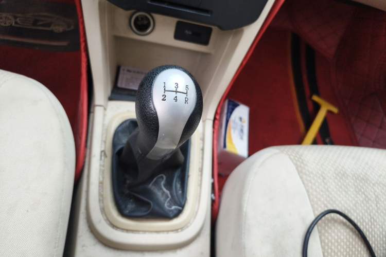 Used Chery Fengyun 2 2015 1.5L Manual New Edition Gear Lever