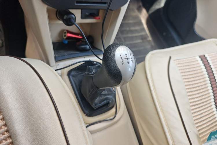 Used Chery Fengyun 2 2015 1.5L Manual New Edition Gear Lever