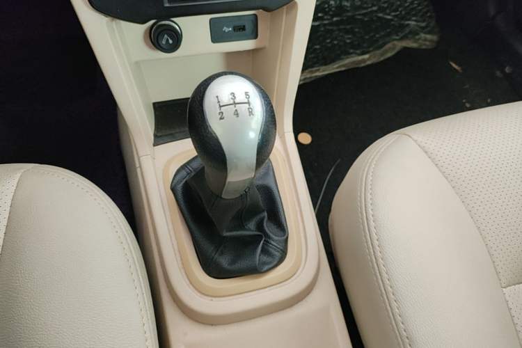 Used Chery Fengyun 2 2015 1.5L Manual New Edition Gear Lever