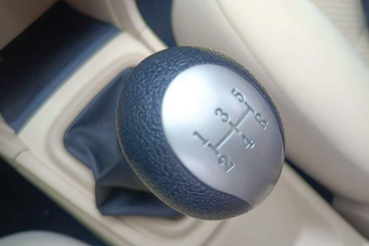 Used Chery Fengyun 2 2015 1.5L Manual New Edition Gear Lever