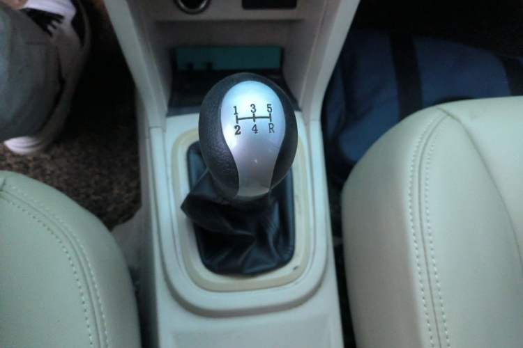 Used Chery Fengyun 2 2015 1.5L Manual New Edition Gear Lever