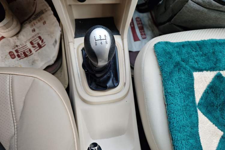 Used Chery Fengyun 2 2015 1.5L Manual New Edition Gear Lever