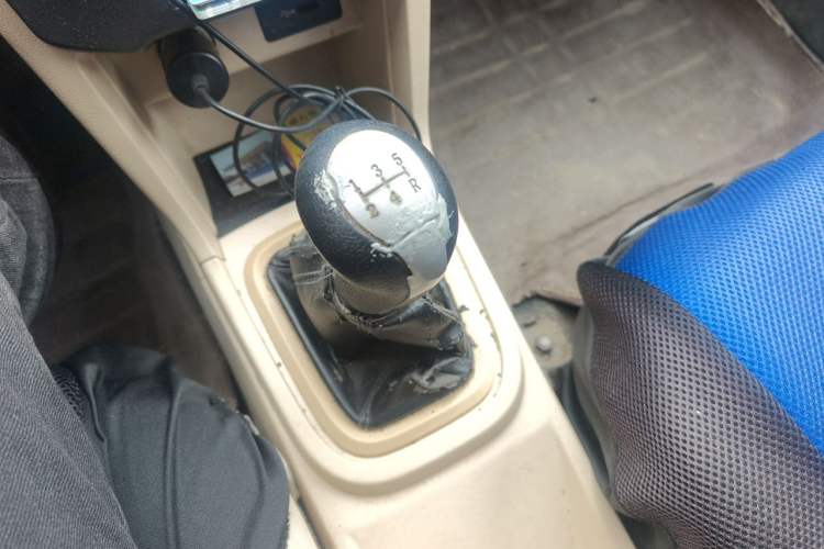 Used Chery Fengyun 2 2015 1.5L Manual New Edition Gear Lever