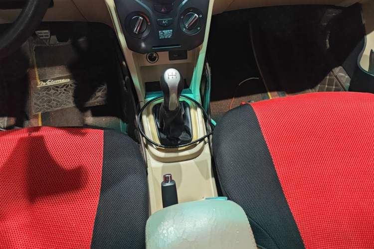 Used Chery Fengyun 2 2015 1.5L Manual New Edition Gear Lever