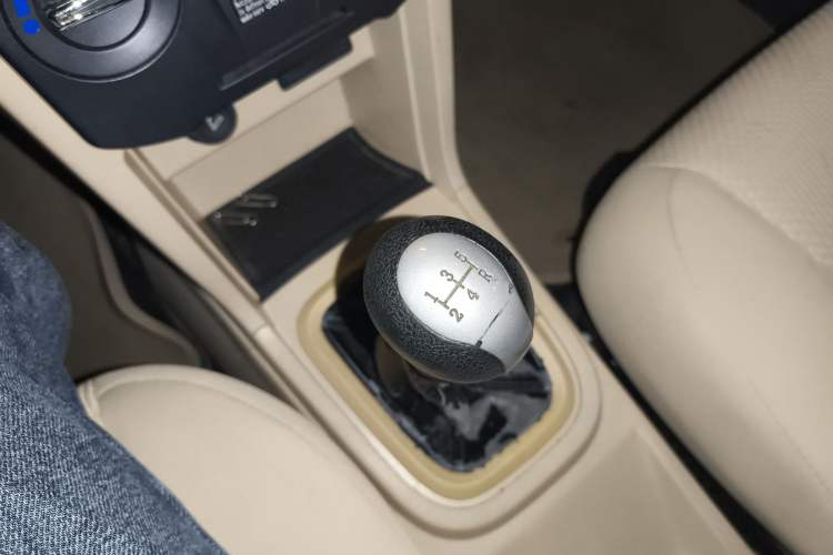 Used Chery Fengyun 2 2015 1.5L Manual New Edition Gear Lever