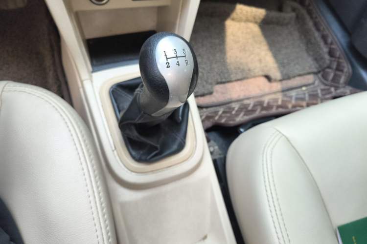 Used Chery Fengyun 2 2015 1.5L Manual New Edition Gear Lever