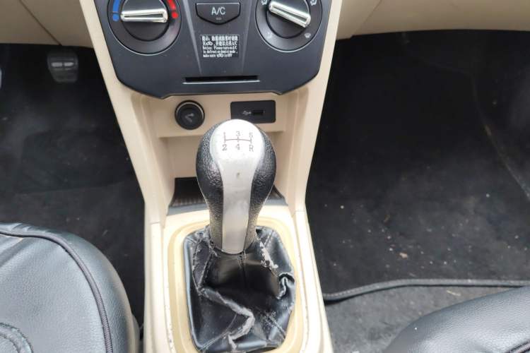Used Chery Fengyun 2 2015 1.5L Manual New Edition Gear Lever