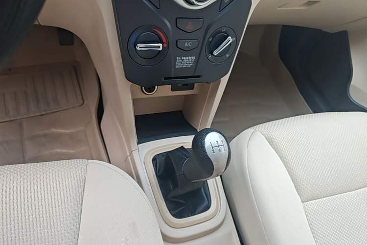 Used Chery Fengyun 2 2015 1.5L Manual New Edition Gear Lever