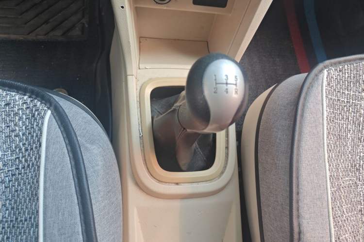 Used Chery Fengyun 2 2015 1.5L Manual New Edition Gear Lever