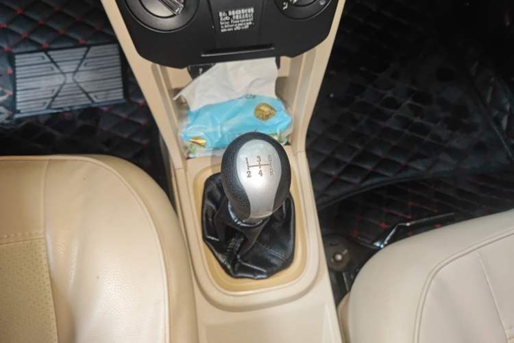 Used Chery Fengyun 2 2015 1.5L Manual New Edition Gear Lever
