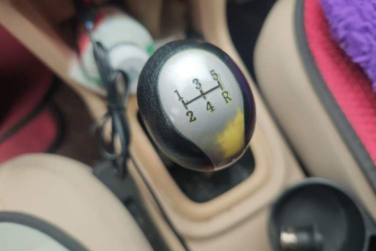 Used Chery Fengyun 2 2015 1.5L Manual New Edition Gear Lever