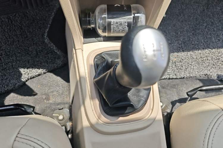 Used Chery Fengyun 2 2015 1.5L Manual New Edition Gear Lever