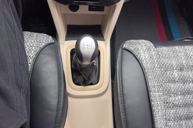 Used Chery Fengyun 2 2015 1.5L Manual New Edition Gear Lever
