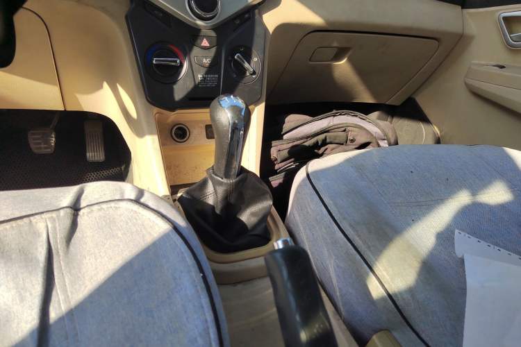 Used Chery Fengyun 2 2015 1.5L Manual New Edition Gear Lever