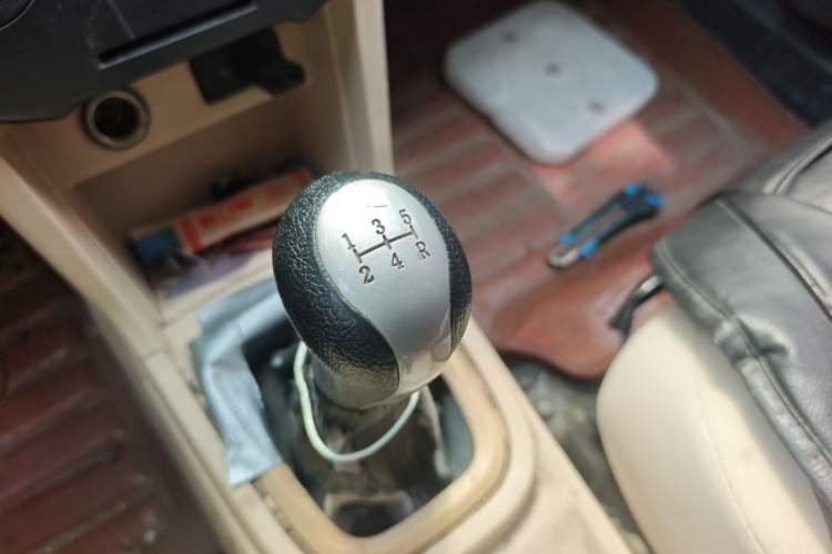 Used Chery Fengyun 2 2015 1.5L Manual New Edition Gear Lever