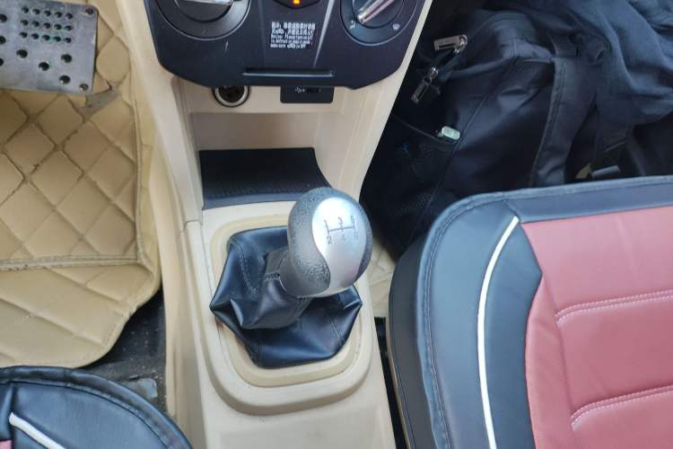 Used Chery Fengyun 2 2015 1.5L Manual New Edition Gear Lever