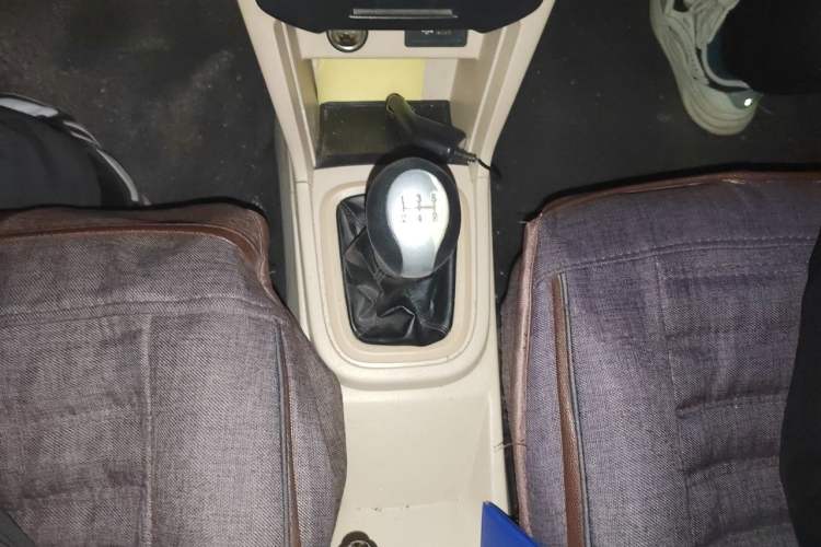 Used Chery Fengyun 2 2015 1.5L Manual New Edition Gear Lever