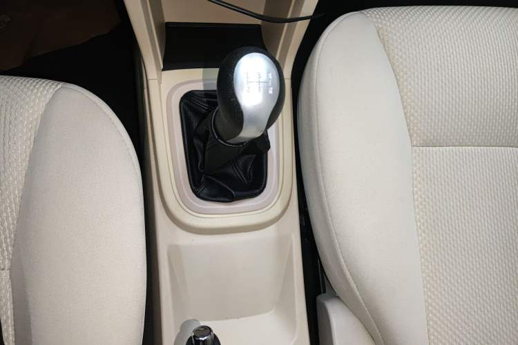 Used Chery Fengyun 2 2015 1.5L Manual New Edition Gear Lever