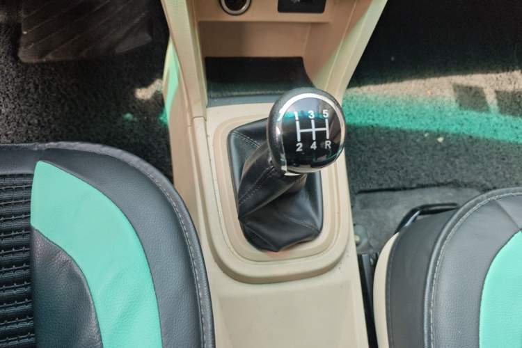 Used Chery Fengyun 2 2015 1.5L Manual New Edition Gear Lever