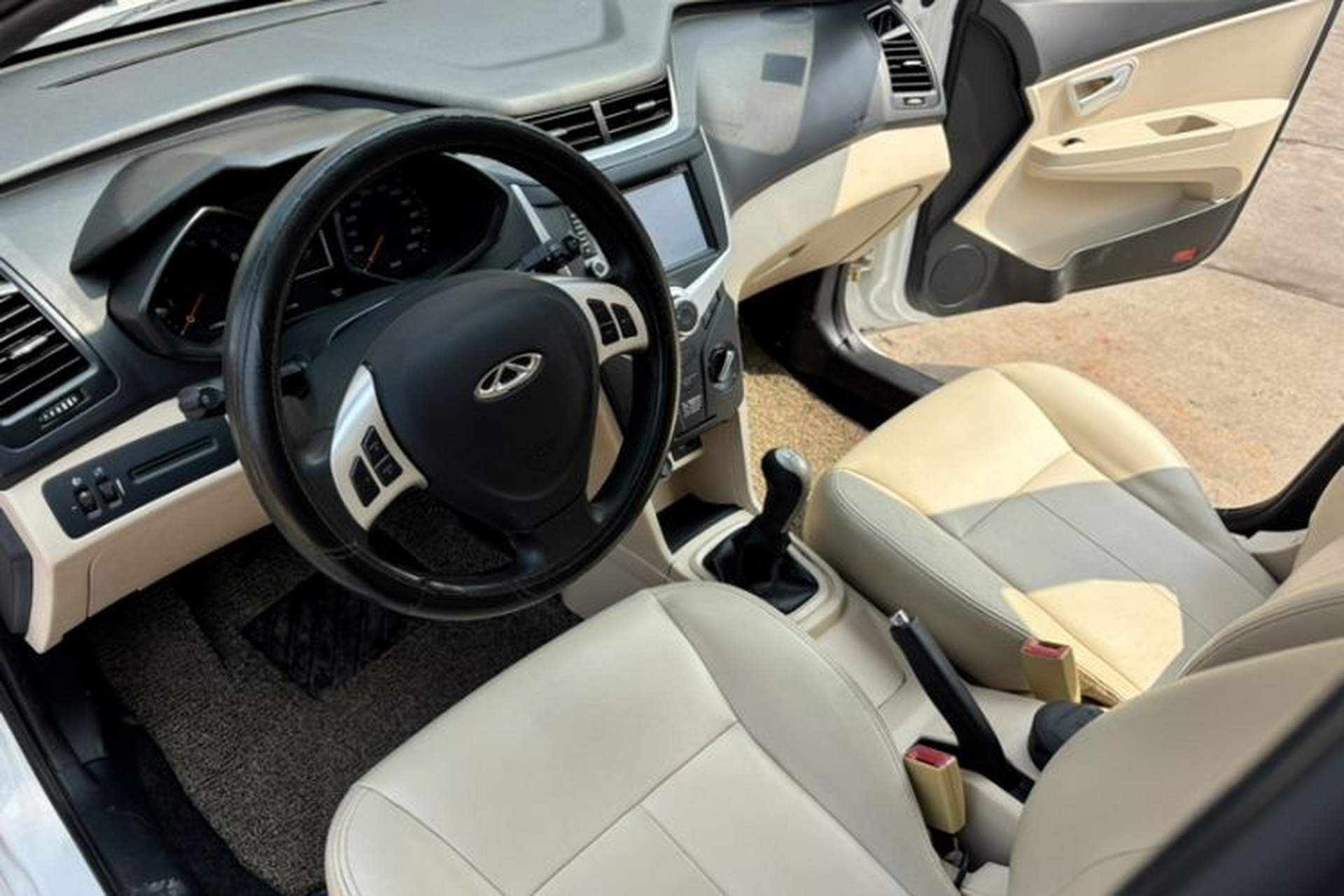 Used Chery Fengyun 2 2015 1.5L Manual New Edition Interior 2