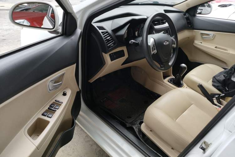 Used Chery Fengyun 2 2015 1.5L Manual New Edition Interior 3