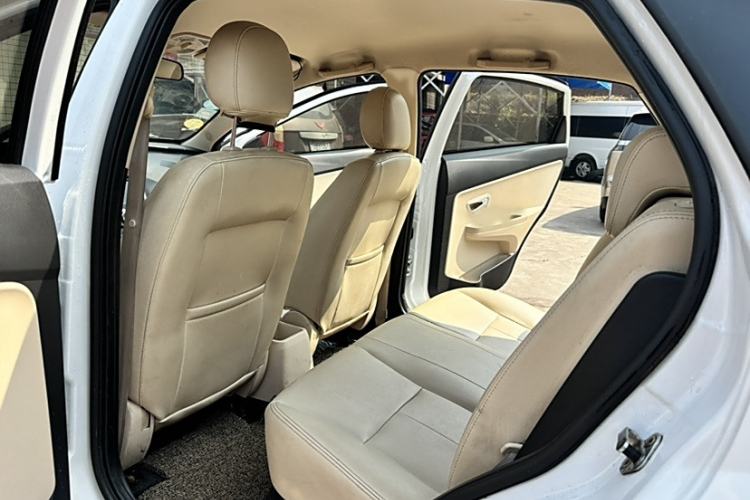 Used Chery Fengyun 2 2015 1.5L Manual New Edition Interior 3
