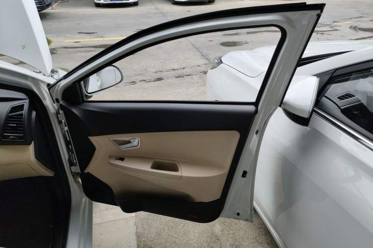 Used Chery Fengyun 2 2015 1.5L Manual New Edition Interior 5