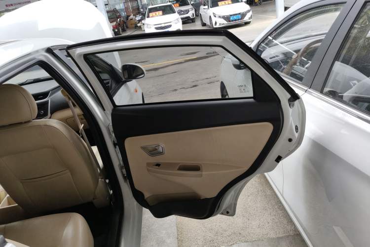 Used Chery Fengyun 2 2015 1.5L Manual New Edition Interior 6