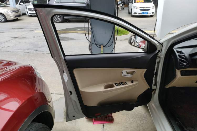 Used Chery Fengyun 2 2015 1.5L Manual New Edition Interior 7