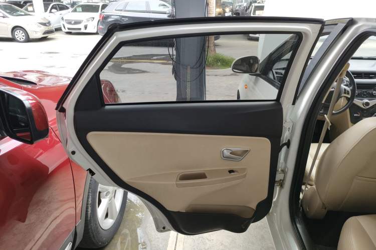 Used Chery Fengyun 2 2015 1.5L Manual New Edition Interior 8