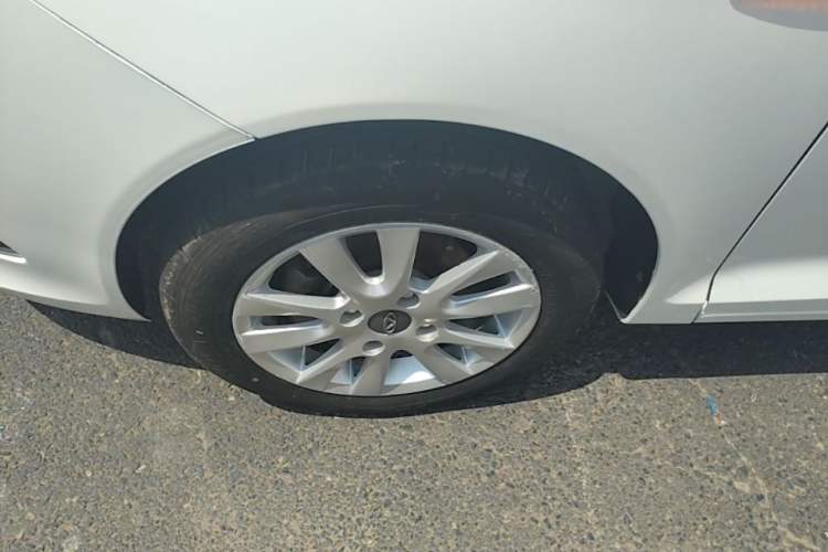 Used Chery Fengyun 2 2015 1.5L Manual New Edition Left Front Wheel Hub
