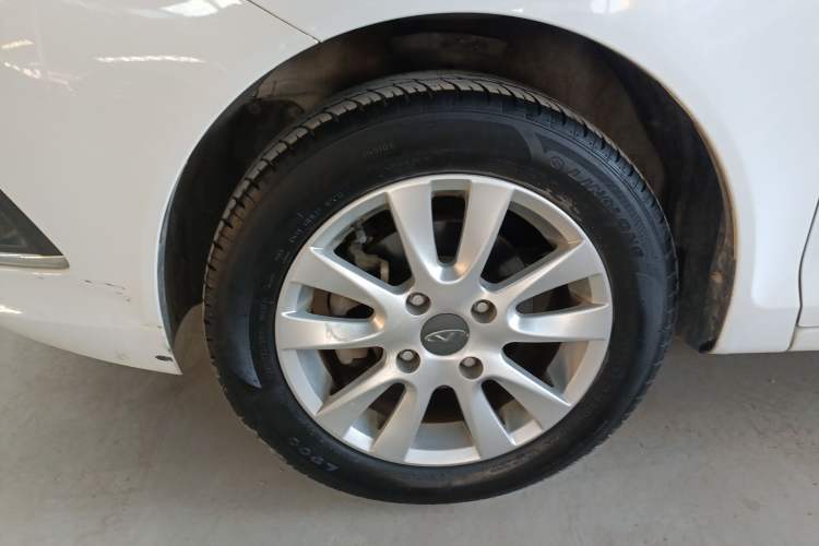 Used Chery Fengyun 2 2015 1.5L Manual New Edition Left Front Wheel Hub