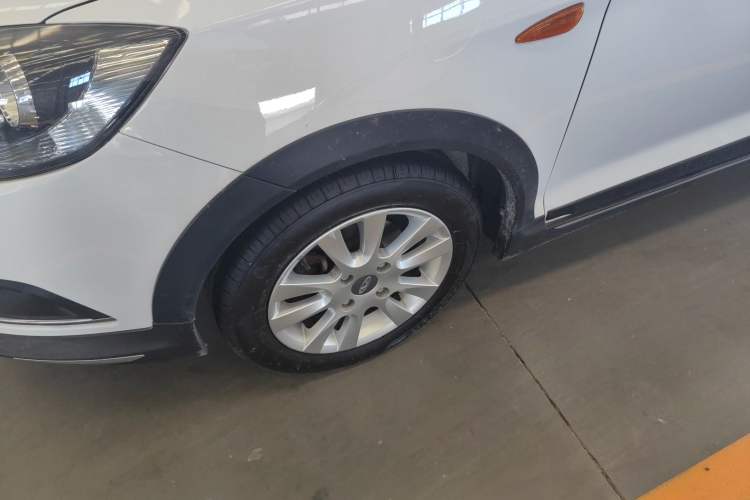 Used Chery Fengyun 2 2015 1.5L Manual New Edition Left Front Wheel Hub