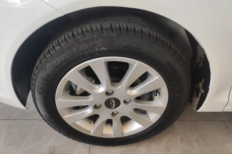 Used Chery Fengyun 2 2015 1.5L Manual New Edition Left Front Wheel Hub
