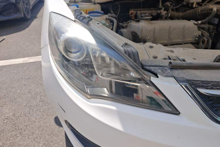 Used Chery Fengyun 2 2015 1.5L Manual New Edition Right Front Headlight