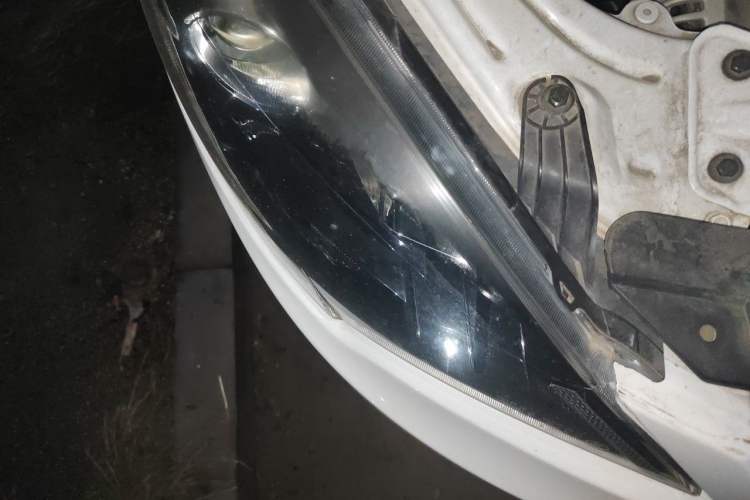 Used Chery Fengyun 2 2015 1.5L Manual New Edition Right Front Headlight