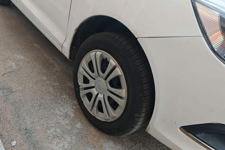 Used Chery Fengyun 2 2015 1.5L Manual New Edition Right Front Wheel Hub