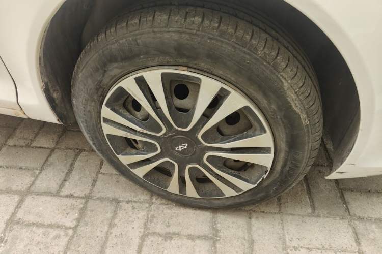 Used Chery Fengyun 2 2015 1.5L Manual New Edition Right Front Wheel Hub