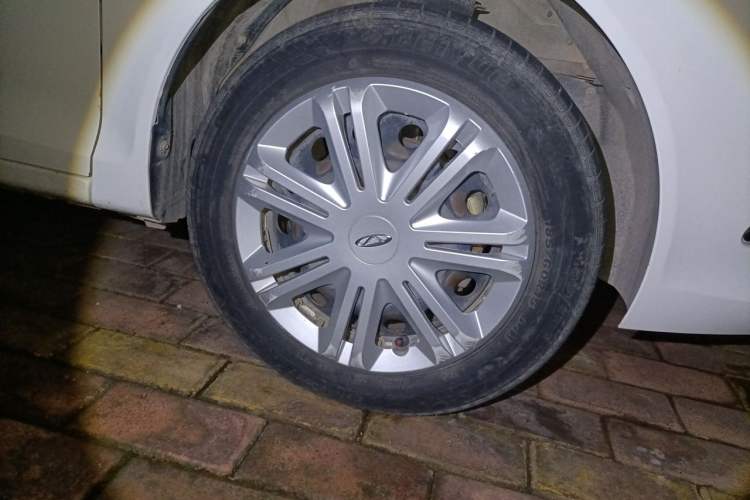 Used Chery Fengyun 2 2015 1.5L Manual New Edition Right Front Wheel Hub
