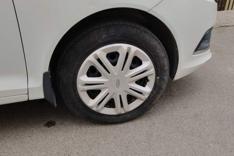 Used Chery Fengyun 2 2015 1.5L Manual New Edition Right Front Wheel Hub