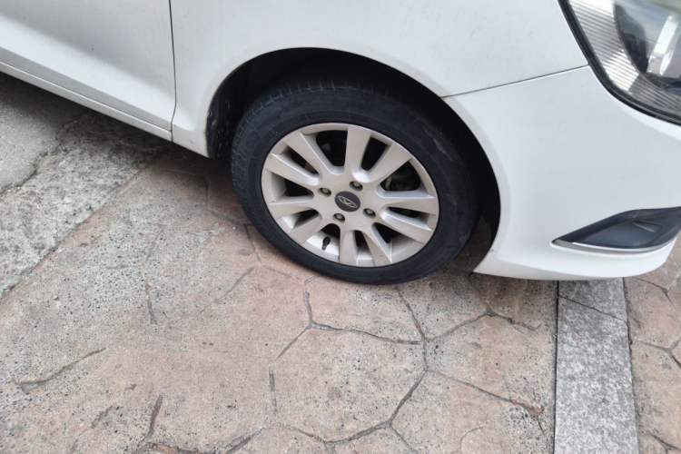 Used Chery Fengyun 2 2015 1.5L Manual New Edition Right Front Wheel Hub