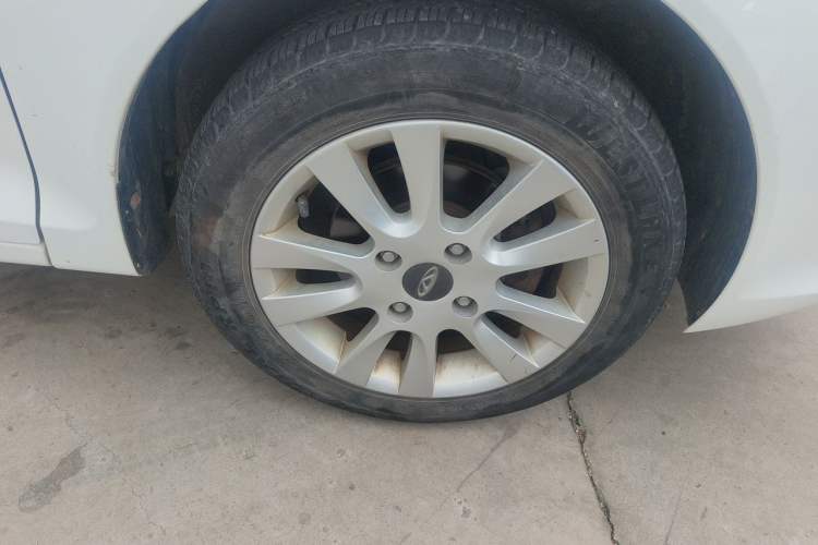 Used Chery Fengyun 2 2015 1.5L Manual New Edition Right Front Wheel Hub