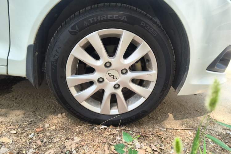 Used Chery Fengyun 2 2015 1.5L Manual New Edition Right Front Wheel Hub