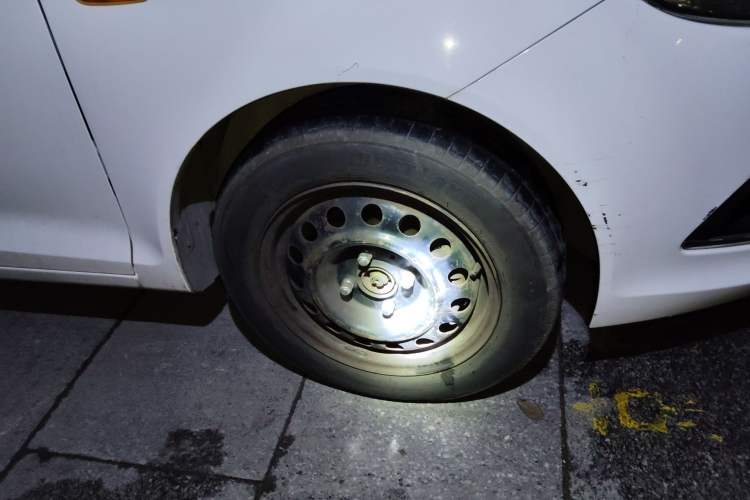 Used Chery Fengyun 2 2015 1.5L Manual New Edition Right Front Wheel Hub
