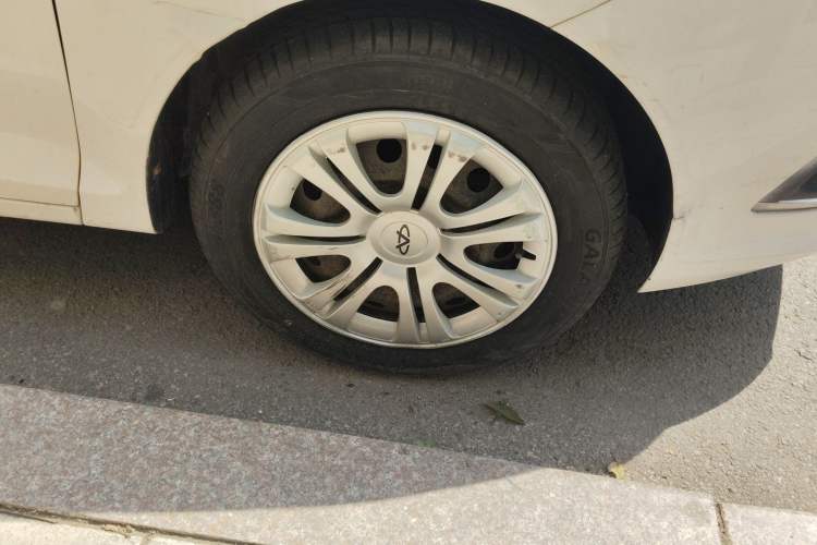 Used Chery Fengyun 2 2015 1.5L Manual New Edition Right Front Wheel Hub